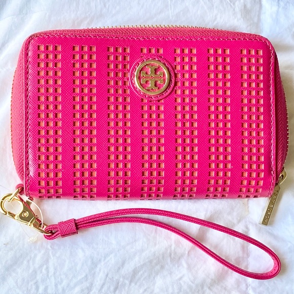 Tory Burch Handbags - Tory Burch Wristlet Wallett